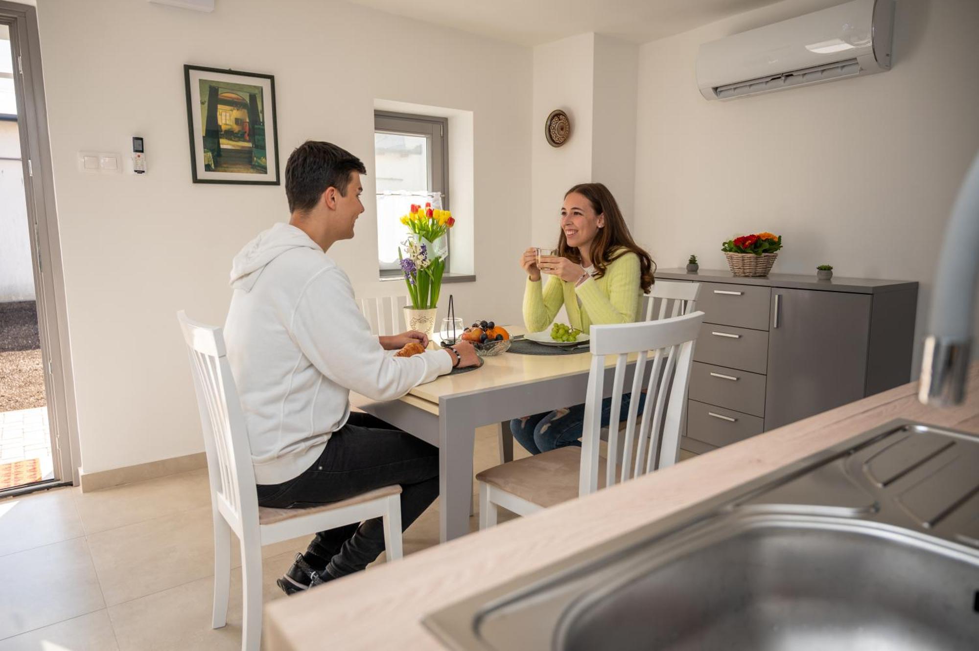 Tuenderkert Apartman Gyula Exteriör bild