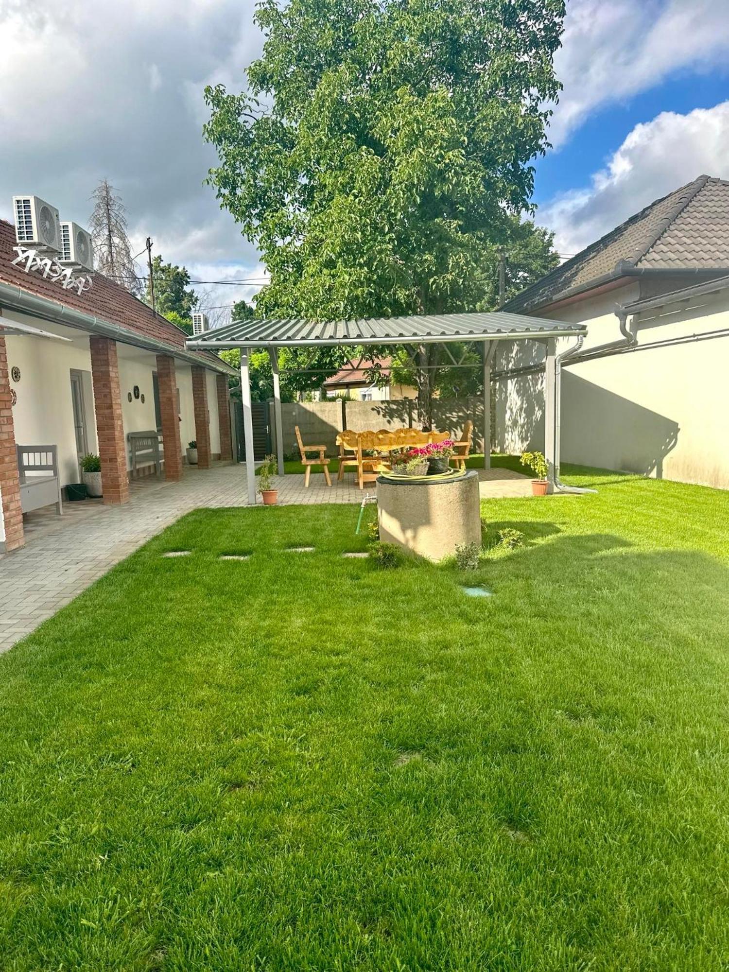Tuenderkert Apartman Gyula Exteriör bild