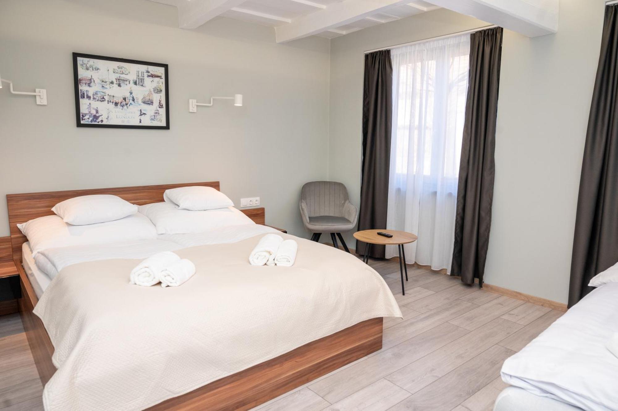 Tuenderkert Apartman Gyula Exteriör bild