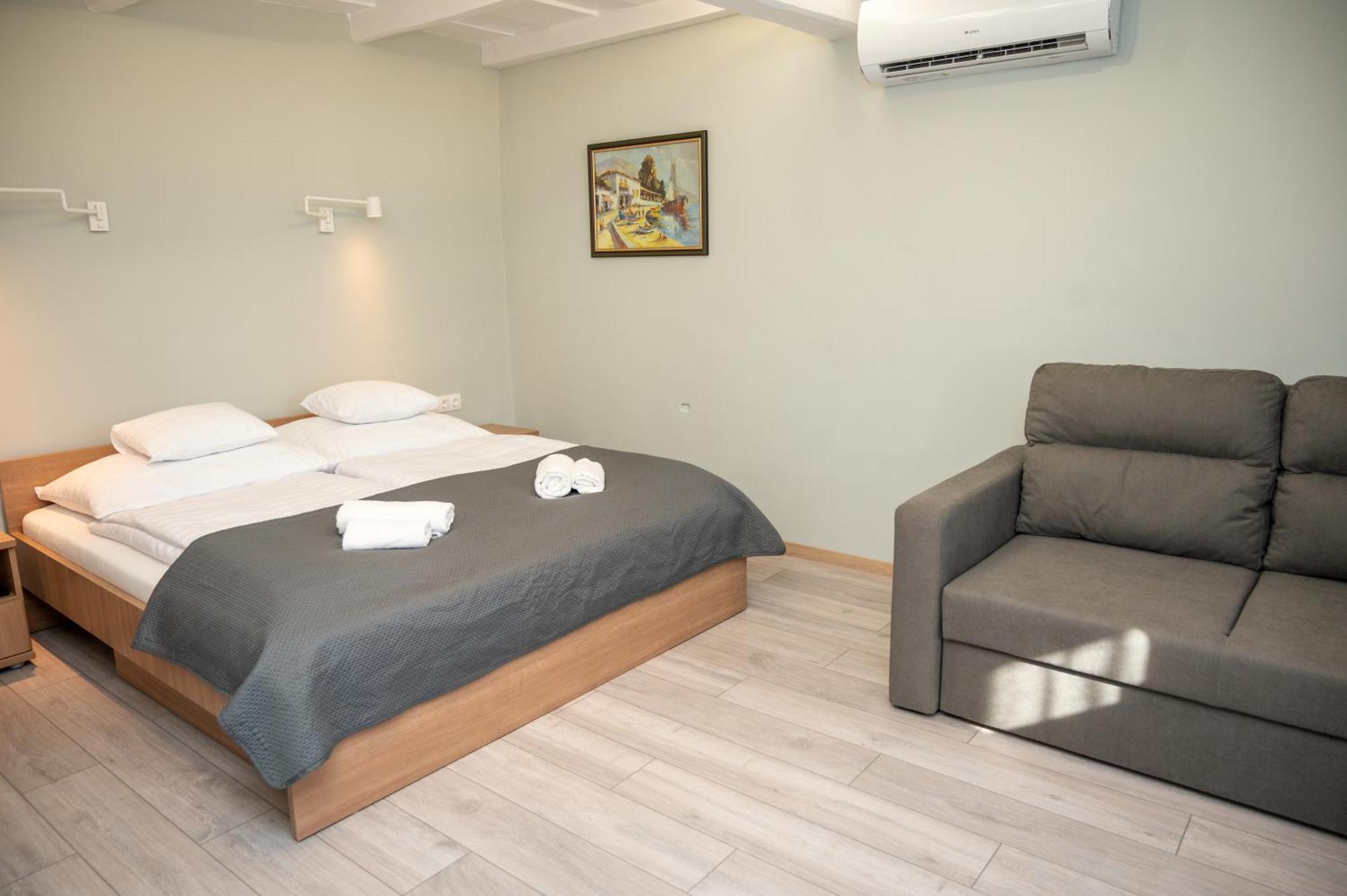 Tuenderkert Apartman Gyula Exteriör bild