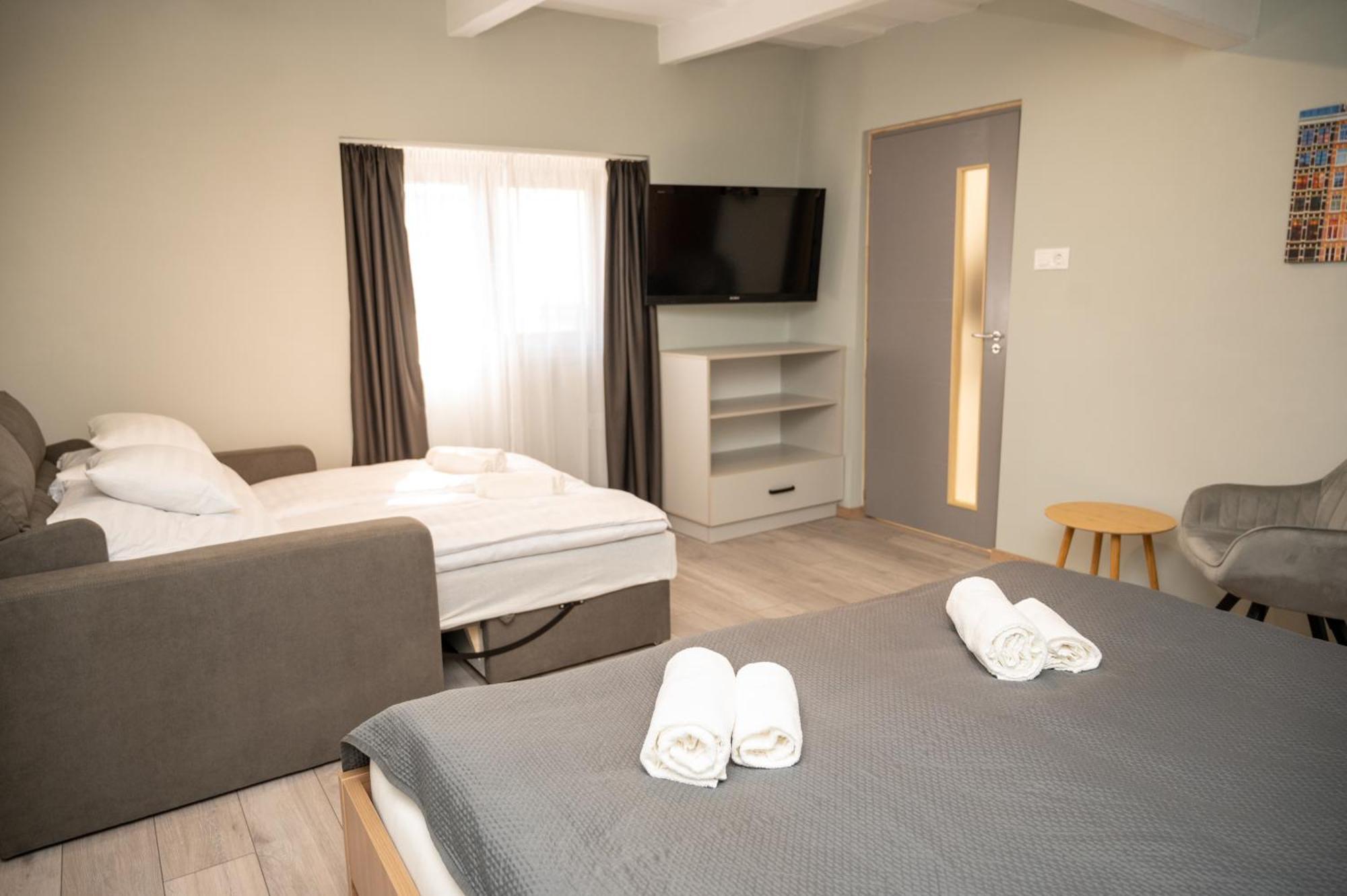 Tuenderkert Apartman Gyula Exteriör bild