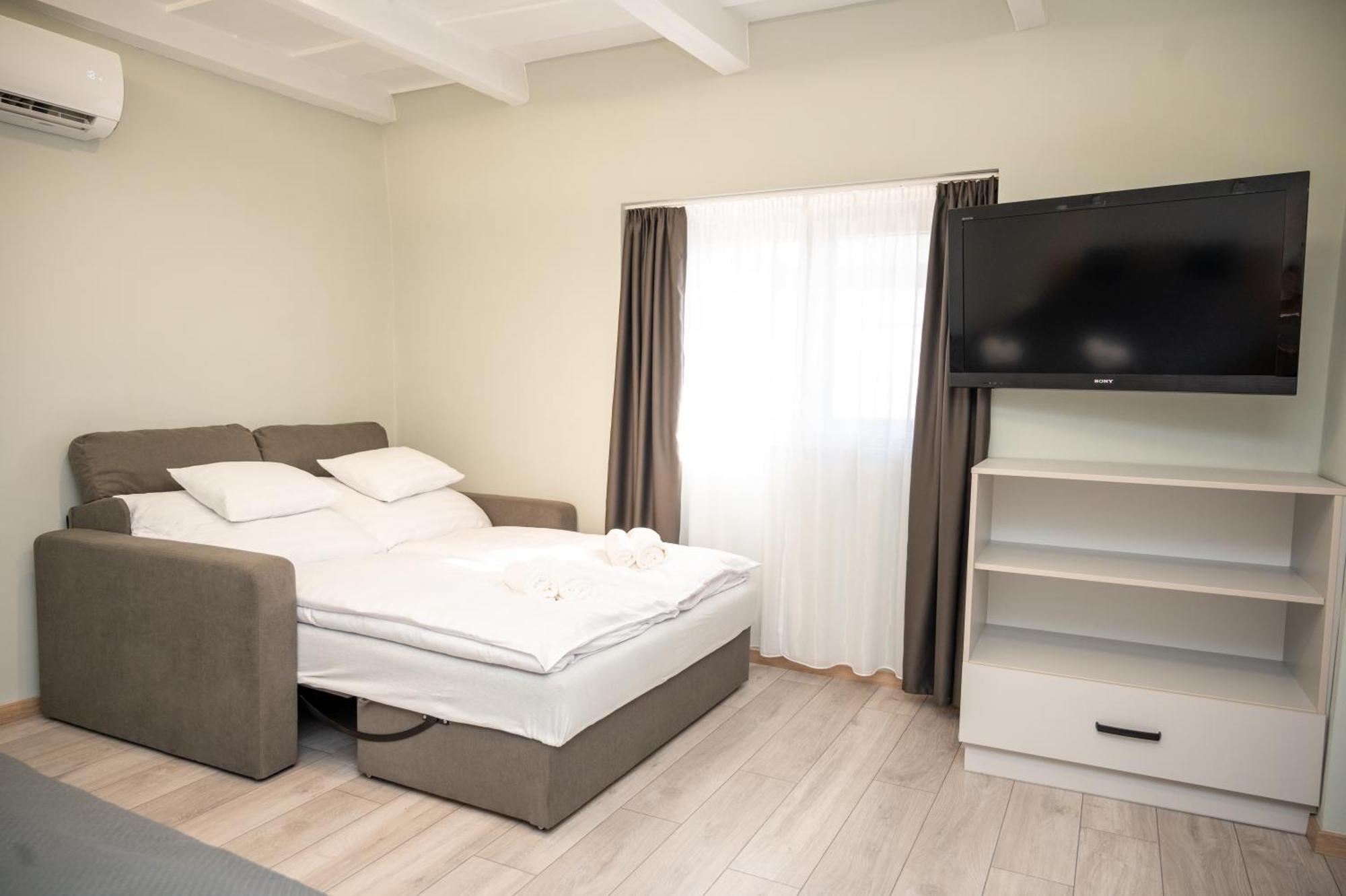 Tuenderkert Apartman Gyula Exteriör bild