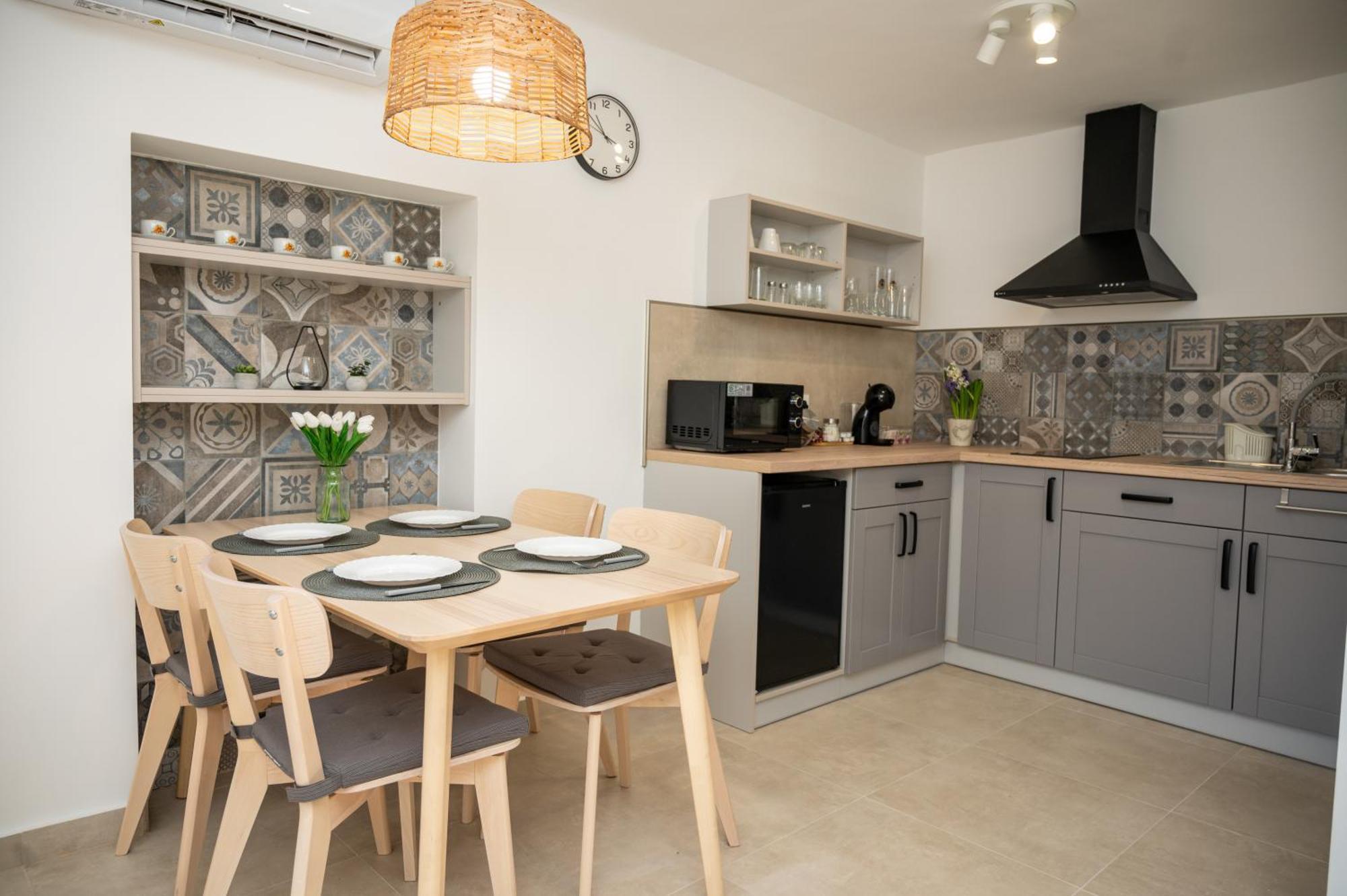 Tuenderkert Apartman Gyula Exteriör bild