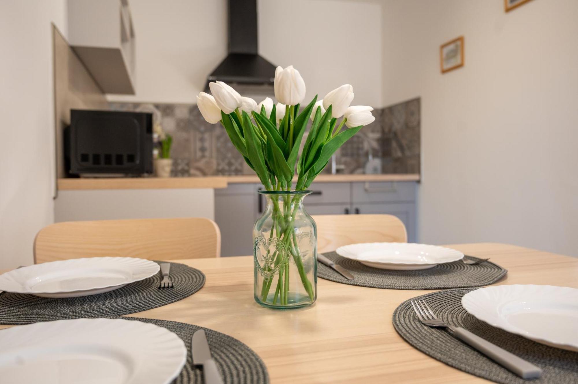 Tuenderkert Apartman Gyula Exteriör bild