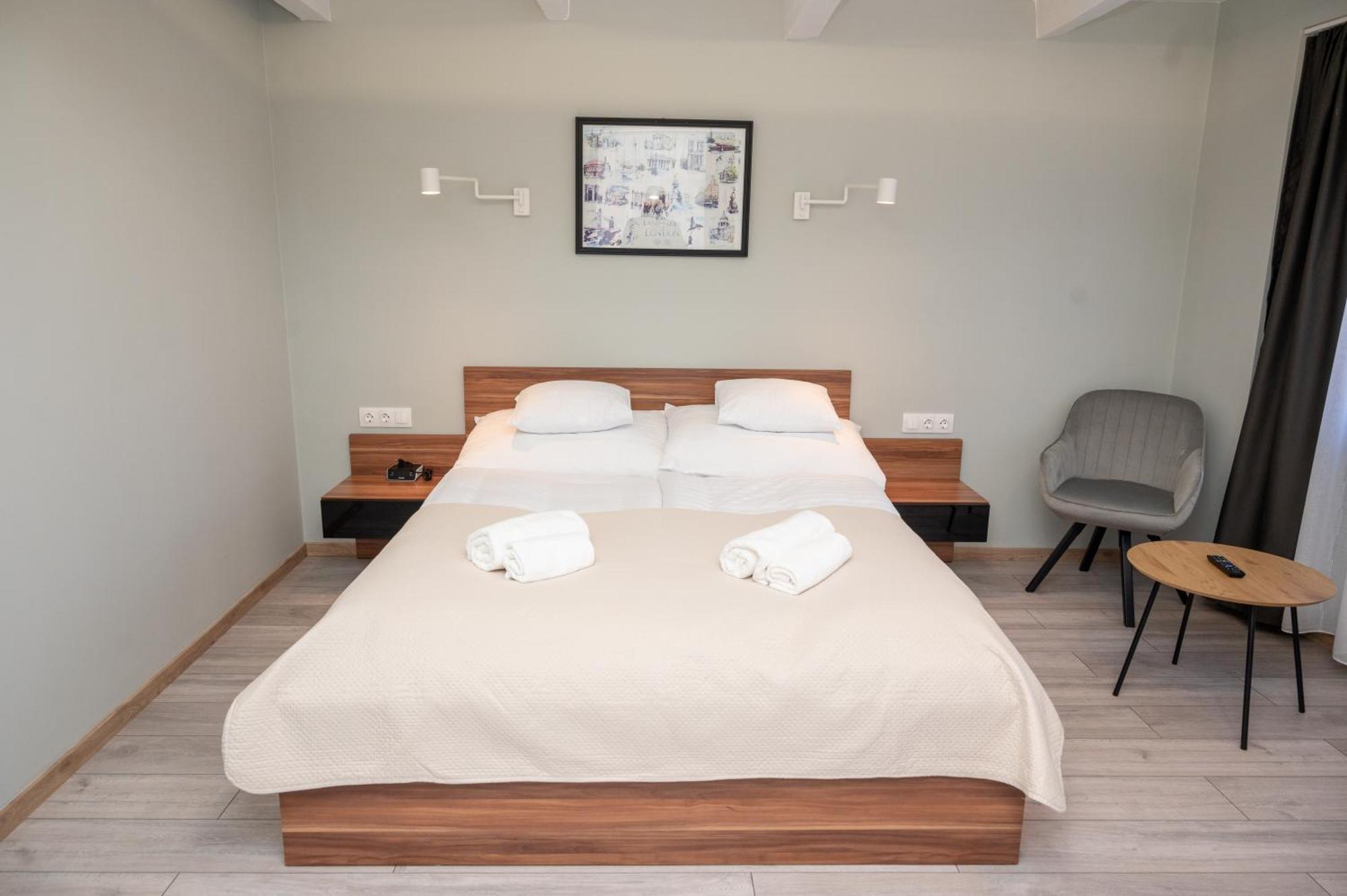 Tuenderkert Apartman Gyula Exteriör bild